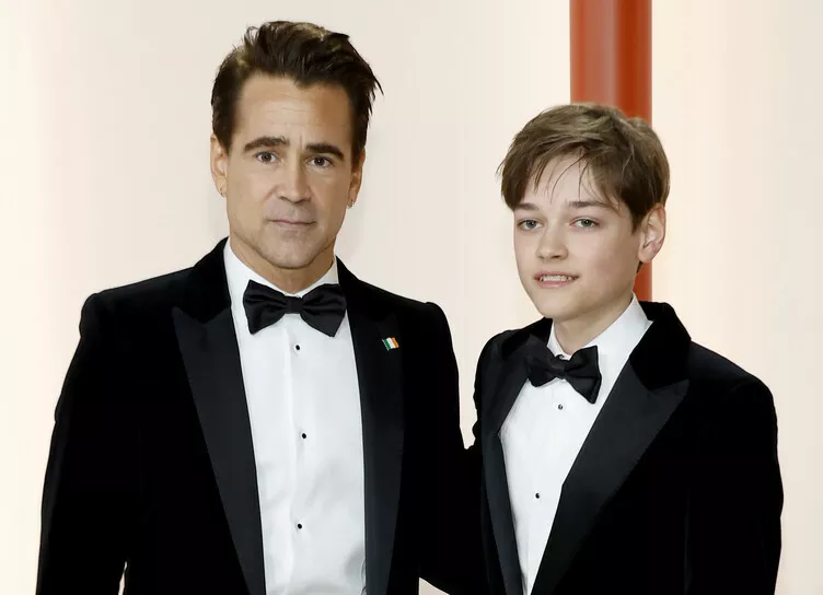 Фото дня: Колин Фаррелл с сыном в одинаковых костюмах на премии Оскар
