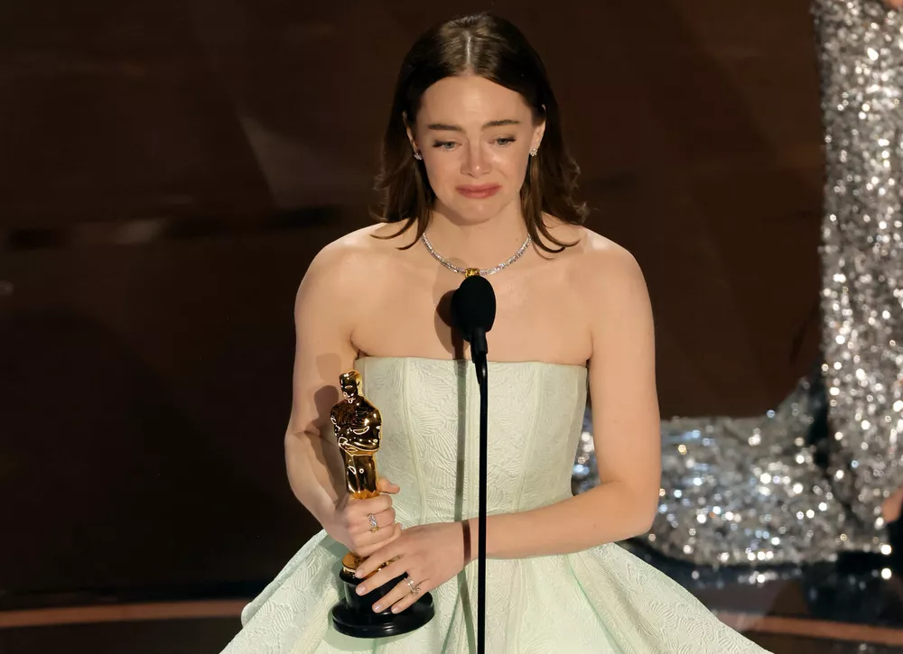 Эмма Стоун растрогалась на сцене Оскара из-за дочери 