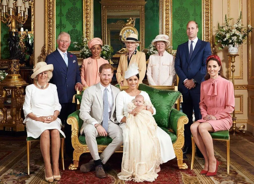Фотограф опроверг слухи о редактировании портрета сына принца Гарри и Меган Маркл