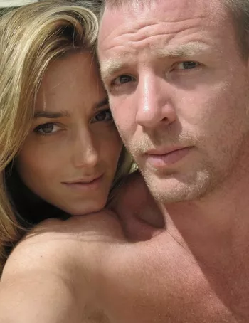 Гай Ричи с женой