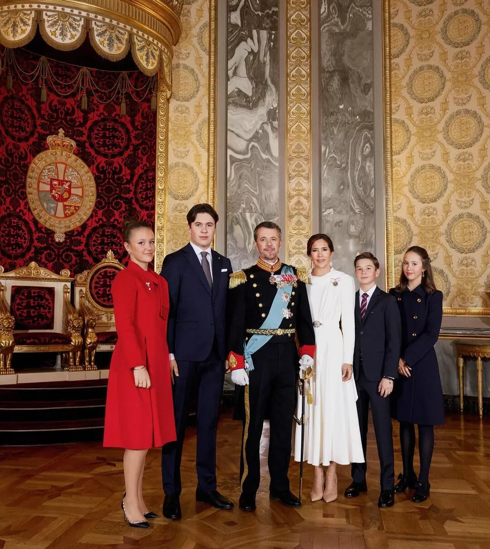 Король и королева Дании с детьми
