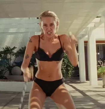 Кадр из клипа