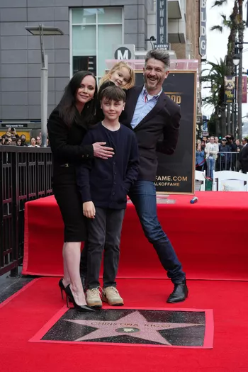 Риччи с мужем и детьми