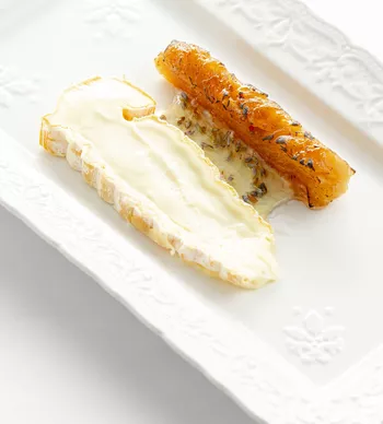 Fromage – сыр кампанье с яблочным мильфеем