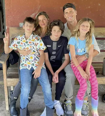 Жизель с детьми и бывшим мужем