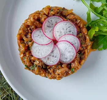 Баклажаны на гриле с соевым соусом и медом