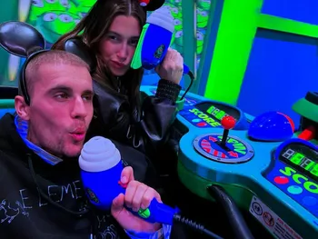 Джастин с женой