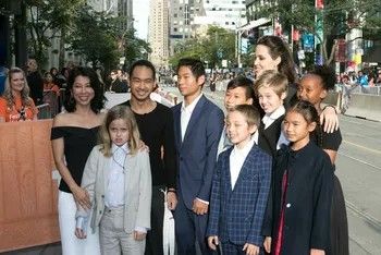 Анджелина Джоли с детьми