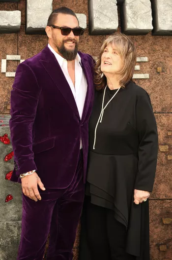 Момоа с матерью Кони