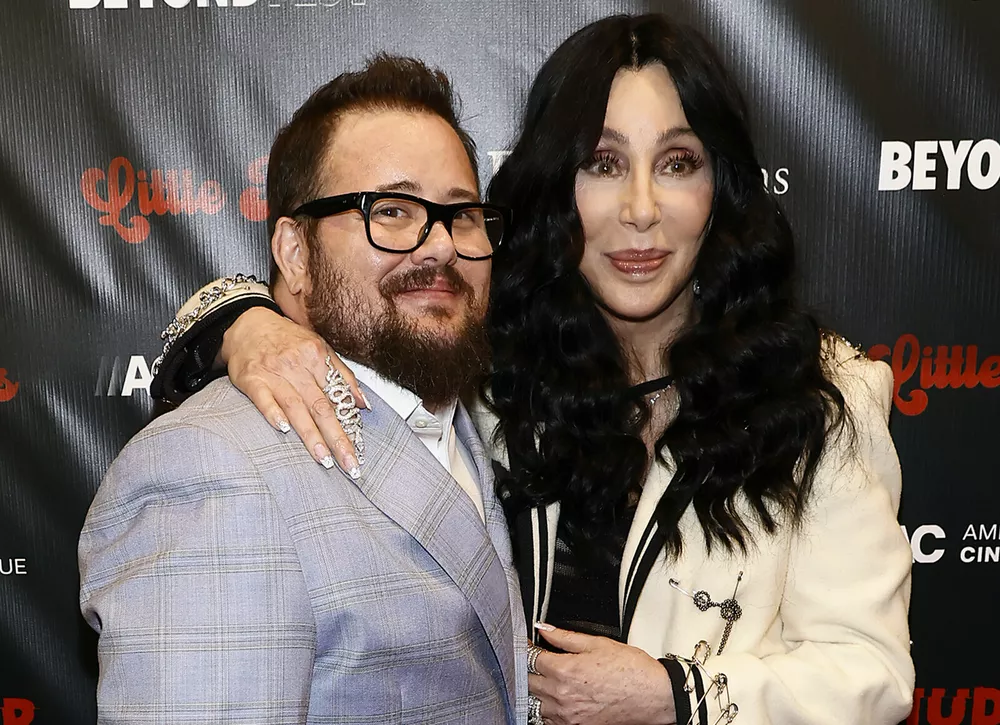 57-летний сын Шер женился на копии своей матери