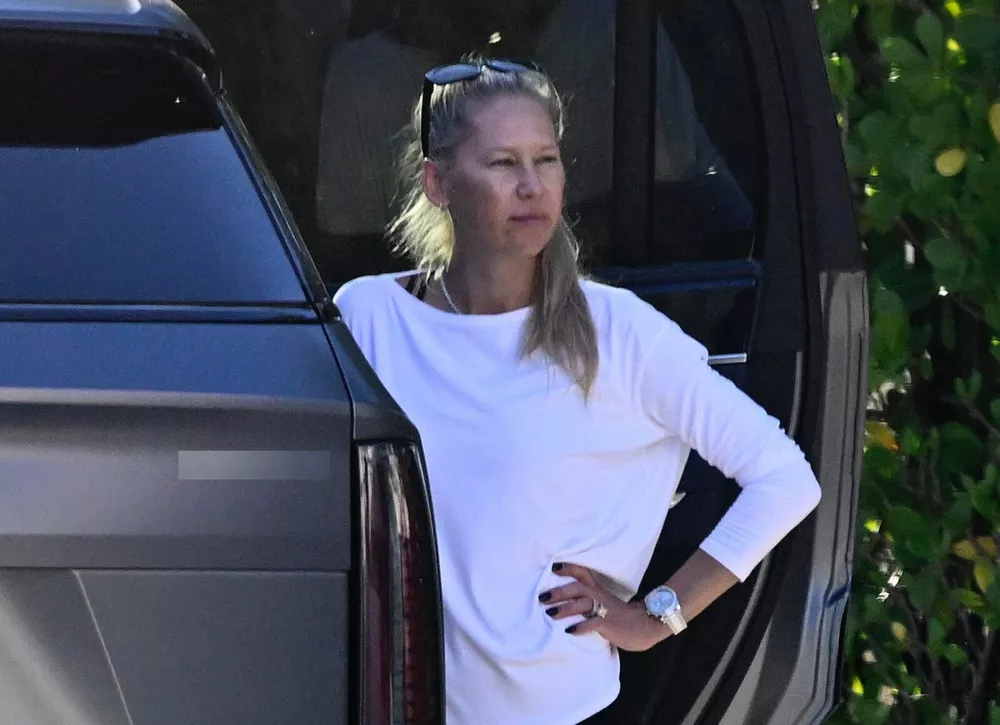 Анна Курникова сводила детей от Энрике Иглесиаса в аквапарк