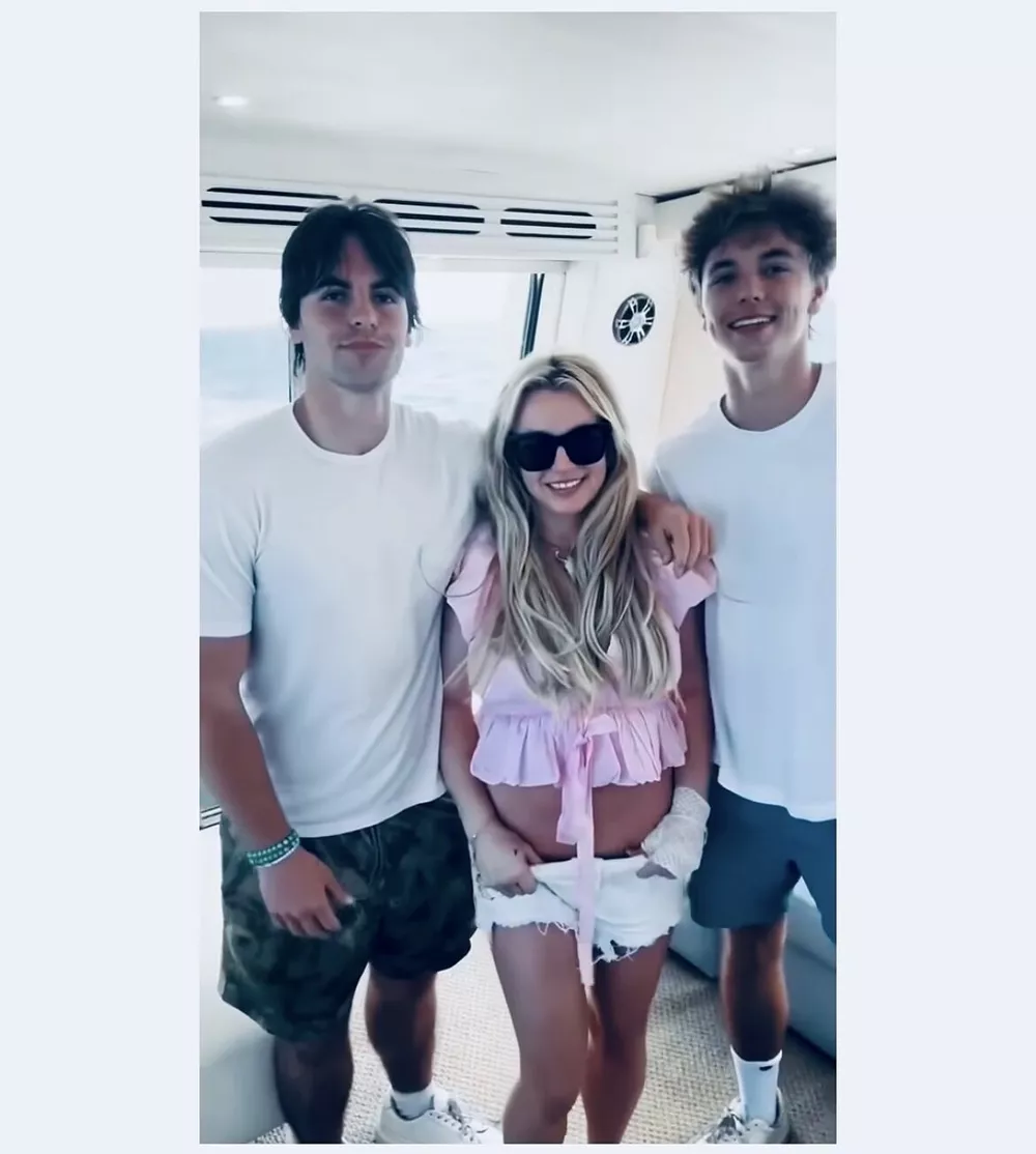 Бритни с сыновьями