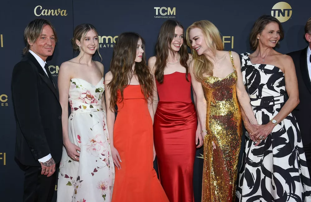 Кит и Николь с дочками (слева)