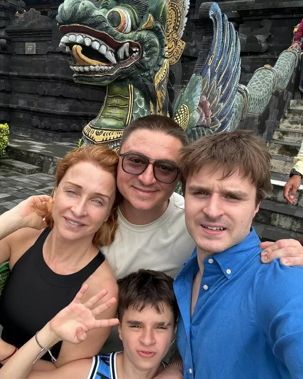 Супруги с сыновьями