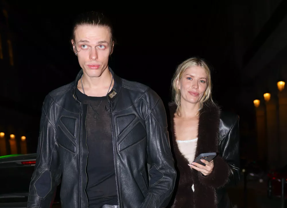 Елена Перминова и Тарас Романов замечены на свидании в Париже