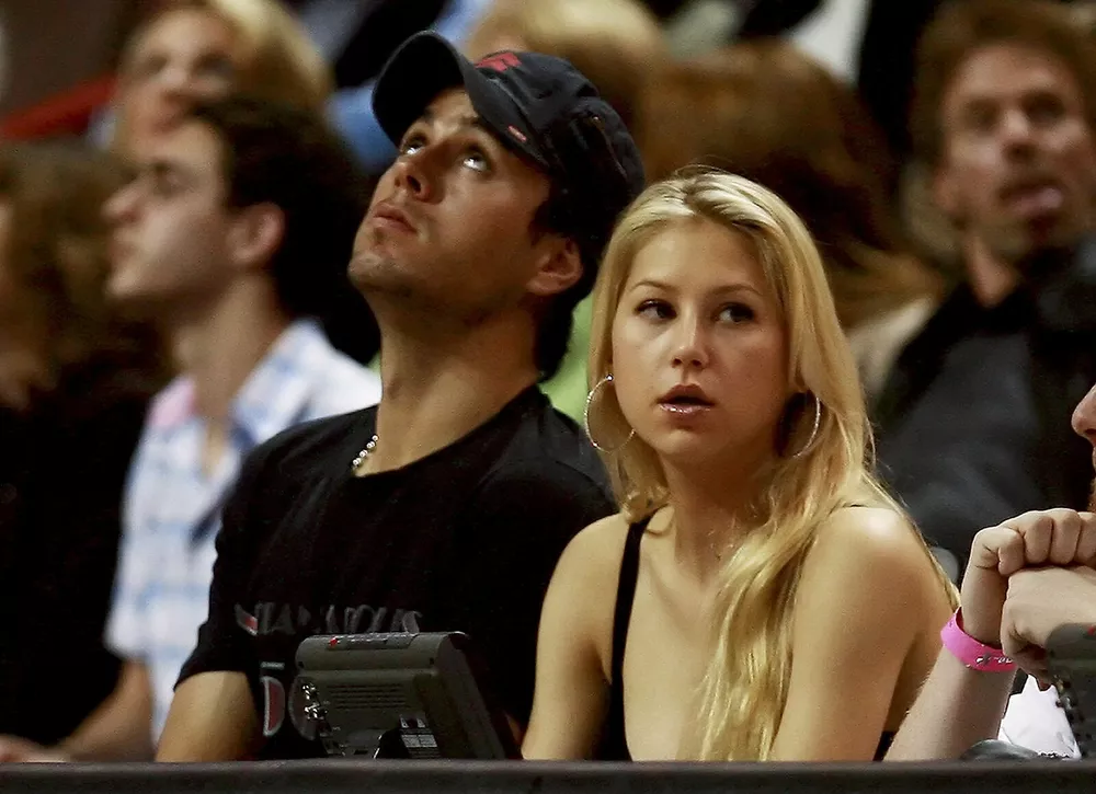 Энрике Иглесиас впервые выложил фото Анны Курниковой со всеми четырьмя детьми