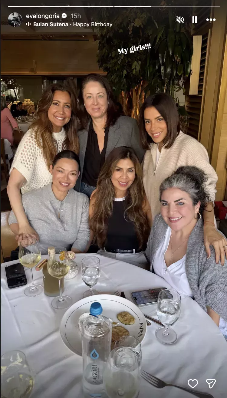 Ева с подругами