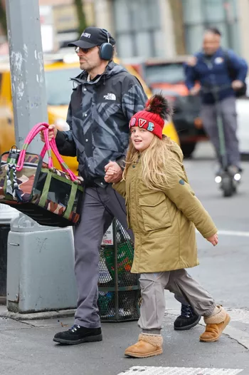 Брэдли Купер с дочкой