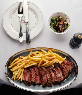 Антрекот с картофелем-фри