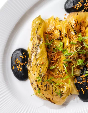 Капуста-гриль с пюре из черного чеснока и трюфеля