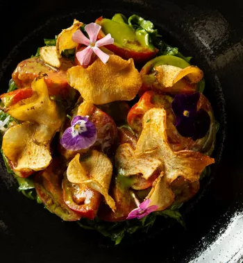 Томаты с соусом тайский песто