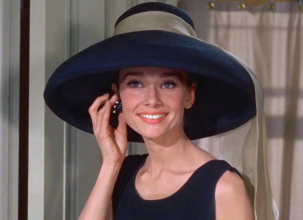 Как сын Одри Хепберн отреагировал на то, что Лили Коллинз сыграет его мать