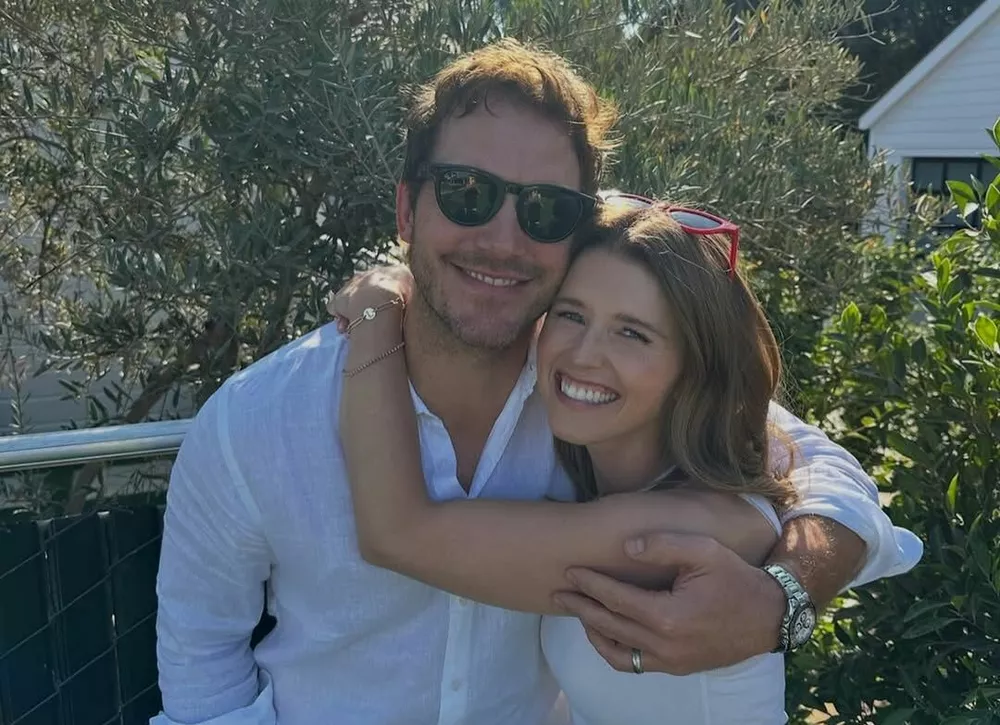 Крис Пратт построил дочерям огромный кукольный дом