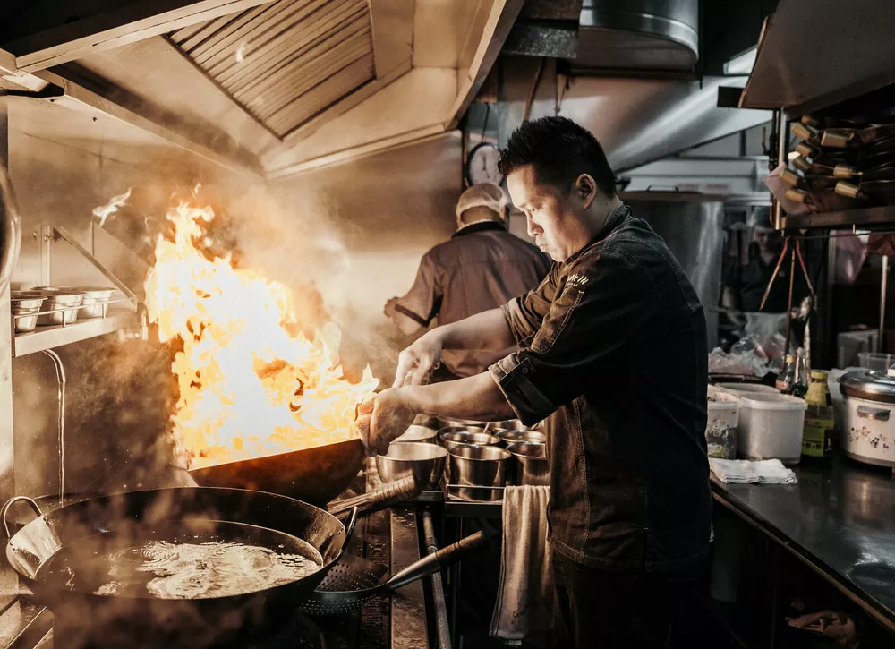 Куда поехать в марте: музей бань в Суздале, гастрономическое шоу в Гонконге и пасха в Париже