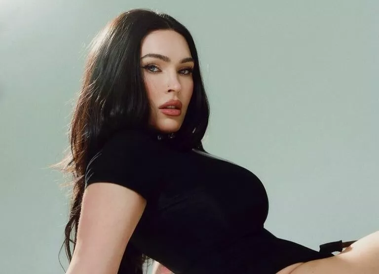 Меган Фокс вернулась в соцсети: “Я жива”