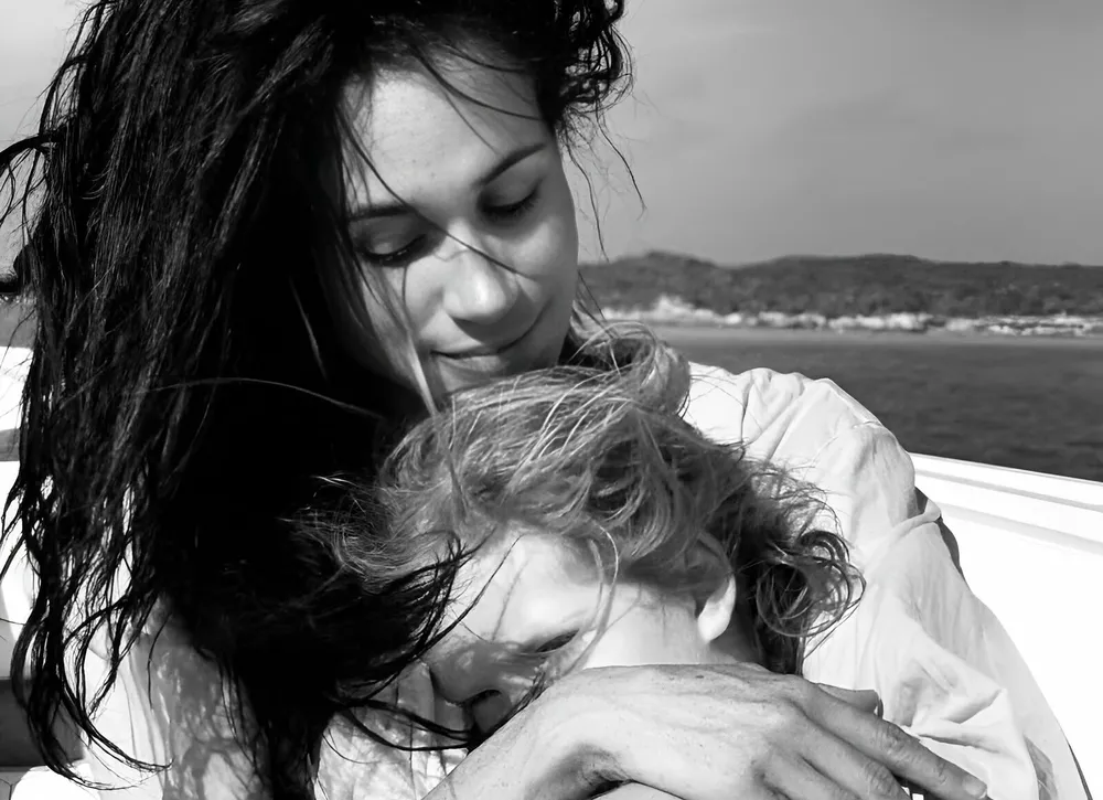 Меган Маркл выложила редкий кадр с дочерью Лилибет на морском берегу