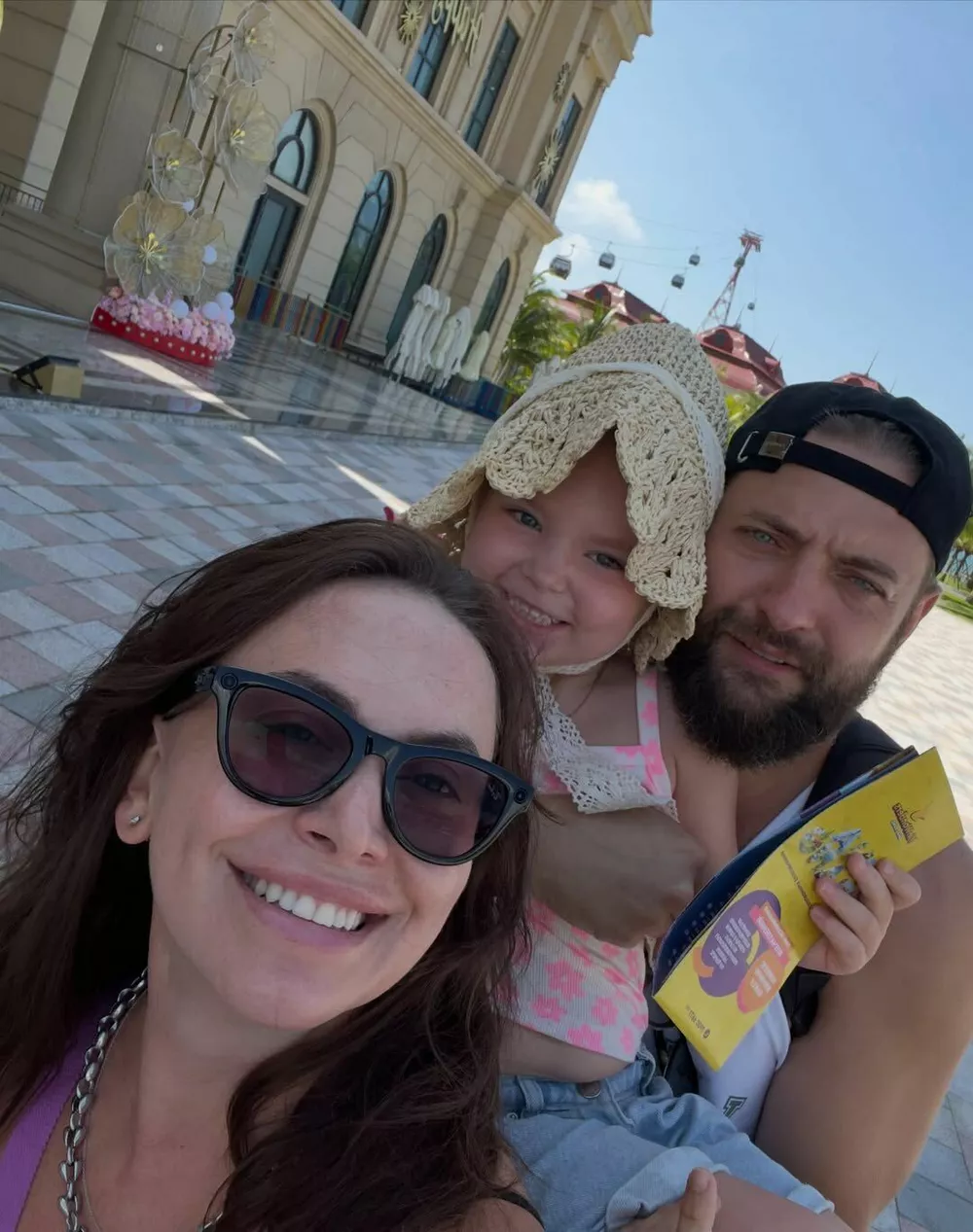 Наталья с мужем и дочерью