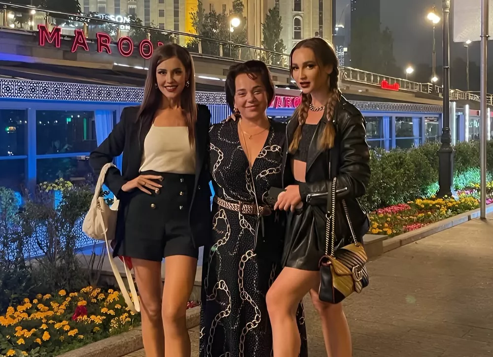 "Главный человечек в нашей жизни": Ольга Бузова нежно обратилась к маме по особому случаю