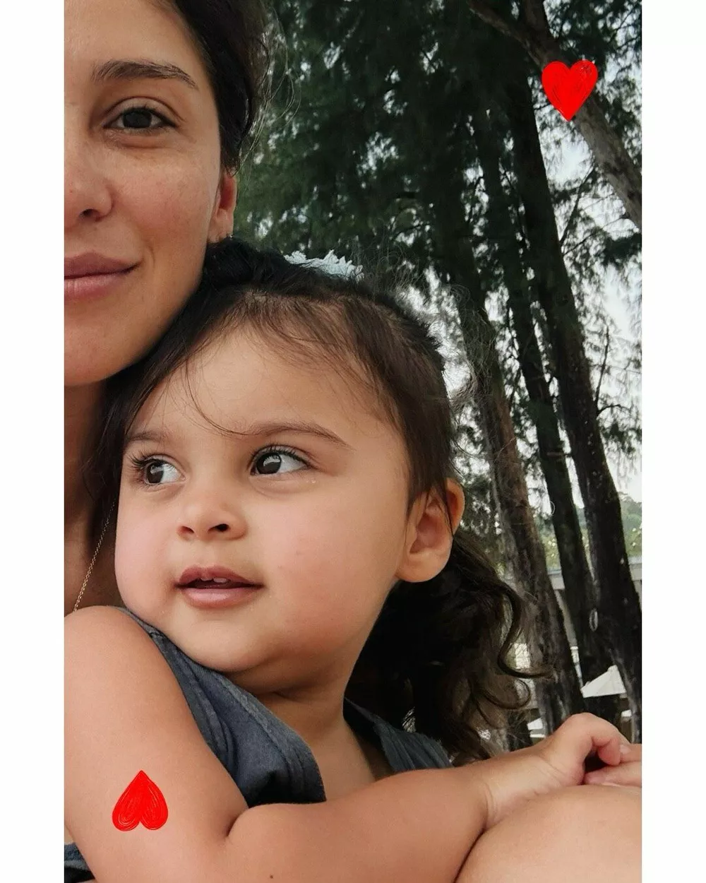Равшана Куркова с дочкой
