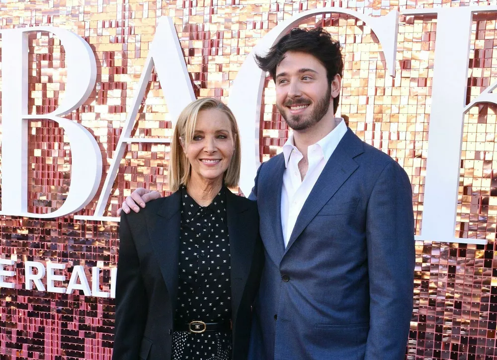 Редкий выход: Лиза Кудроу появилась на публике со взрослым сыном 