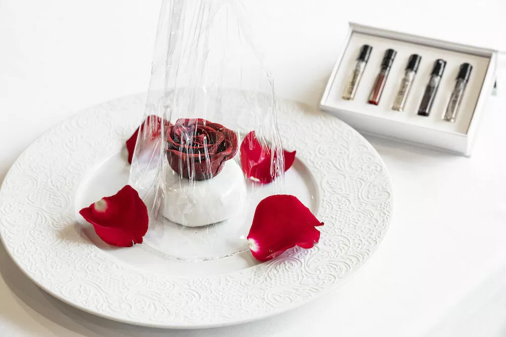 “Метаморфозы и розы” в Peshi