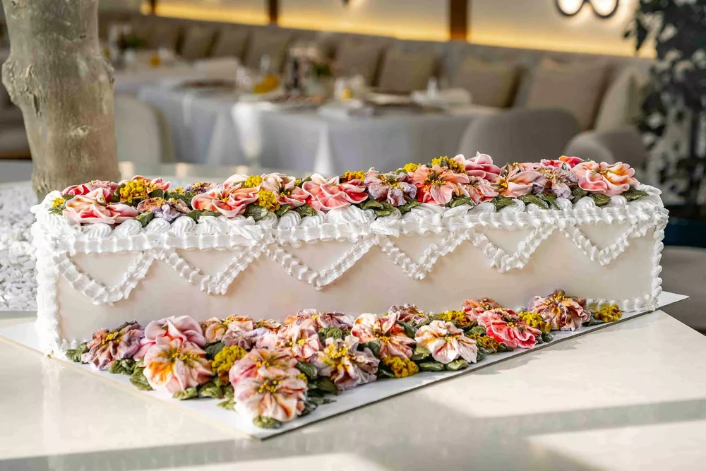 Торт “Медовик” в ресторане “Недальний Восток”