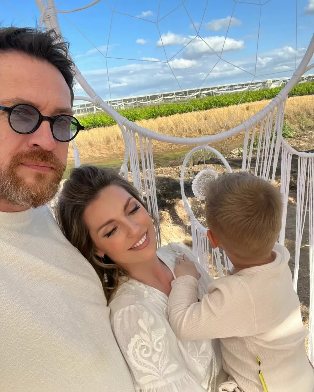 Саша Савельева с мужем и сыном