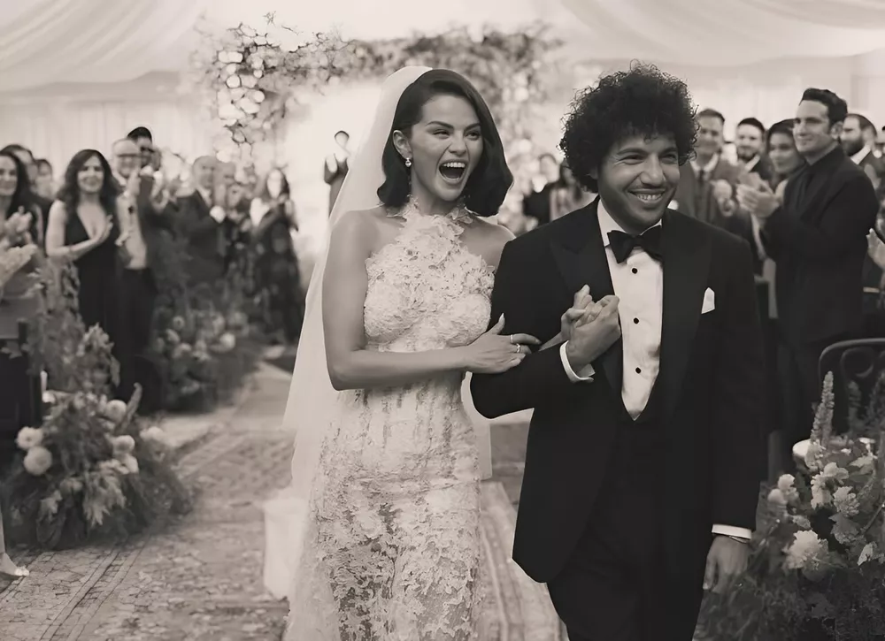 Селена Гомес поделилась неопубликованными фото со свадьбы с Бенни Бланко