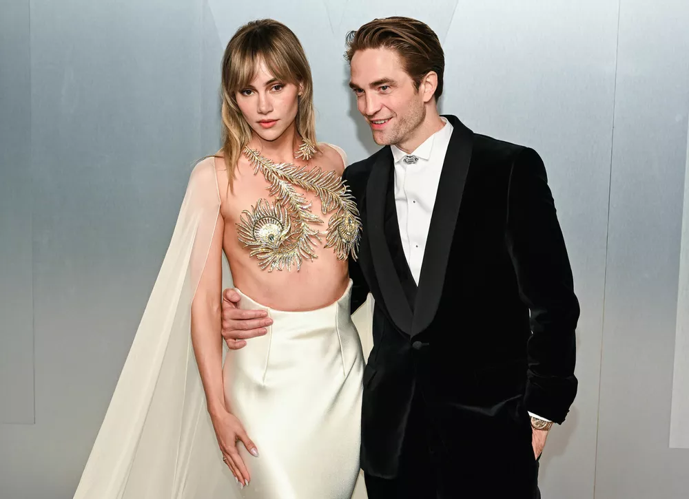 Редкий выход: молодые родители Роберт Паттинсон и Сьюки Уотерхаус на ковровой дорожке