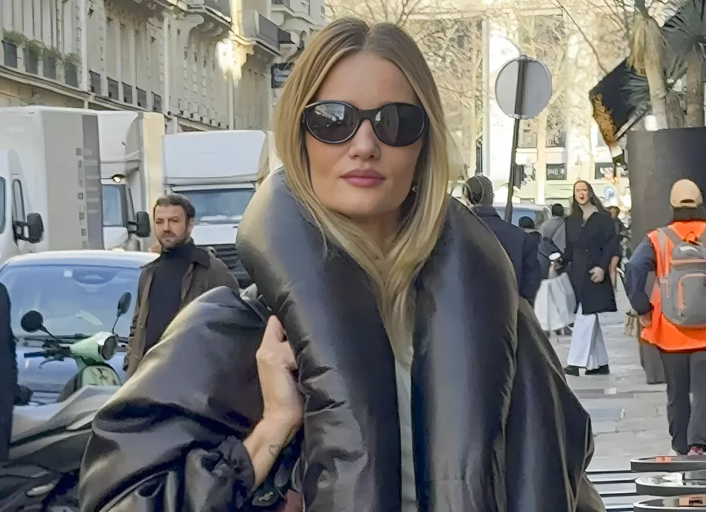 Вещь дня: авангардный пуховик Рози Хантингтон-Уайтли