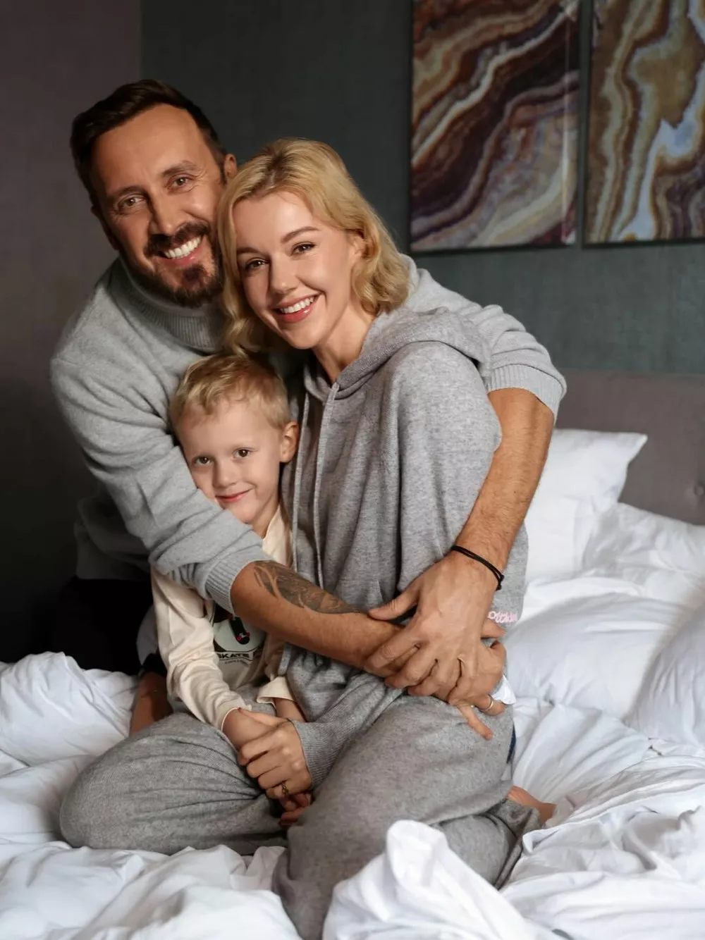 Юлианна Караулова с мужем и сыном