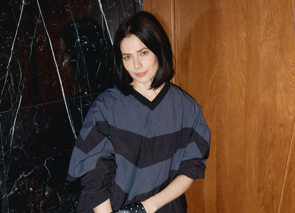 Юлия Снигирь в слезах, Евгений Цыганов и Юра Борисов с женой: как прошла премьера Картины дружеских связей