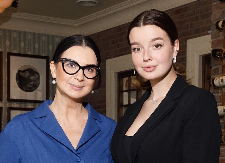Ekaterina Strizhenova with her daughter, Anfisa Chekhova, Irina Slutskaya and other stars at the #ProBeauty event