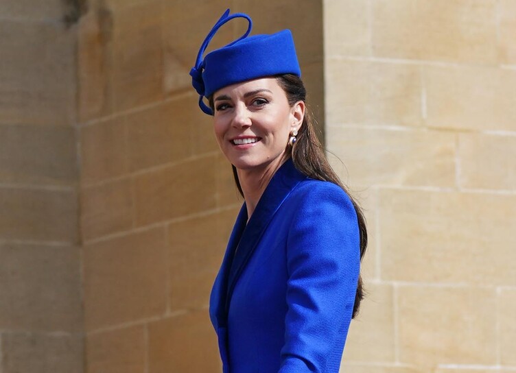 Mood color: Kate Middleton in blue and bright manicure at Easter service with family