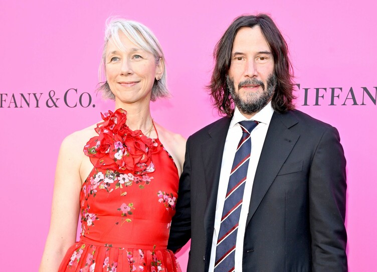 Gave passion: Keanu Reeves and Alexandra Grant kiss at the gala evening at the Museum of Modern Art