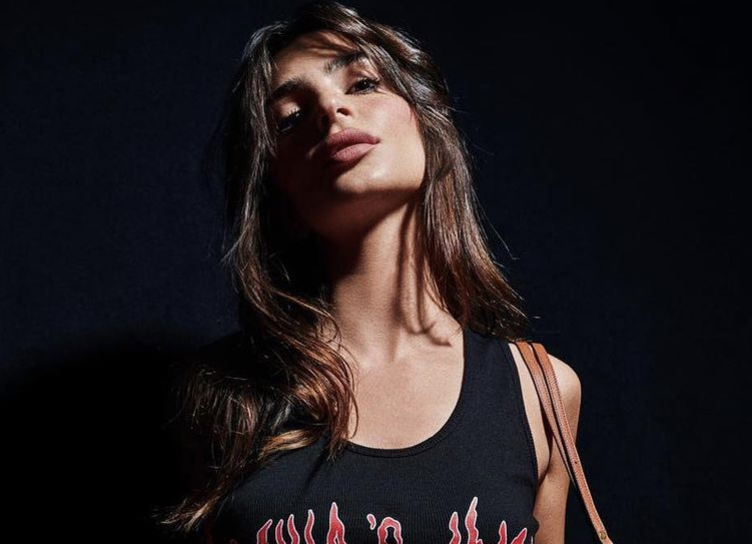 Эмили Ратажковски снялась топлес в рекламной кампании Marc Jacobs