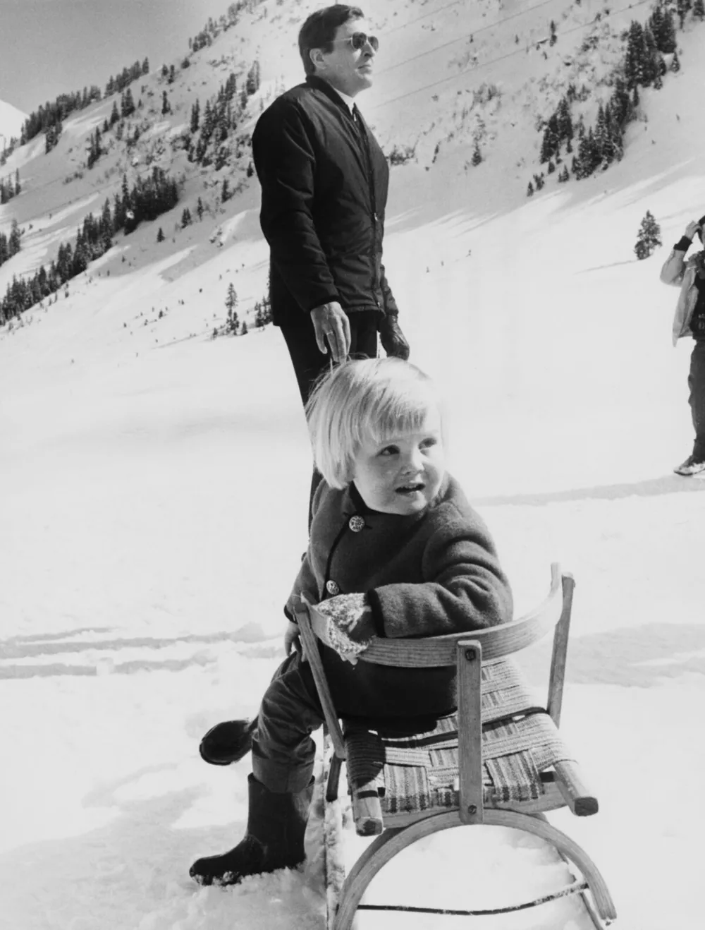 Принц Клаус и его трехлетний сын Виллем-Александер на отдыхе в Австрии в марте 1970 года
