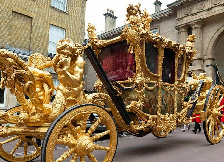 Возвращение золотой кареты: в день коронации Карл III проедет на двух исторических экипажах 