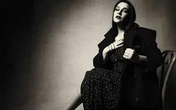 Пальто WHOAM платье RaampLly браслет Manul