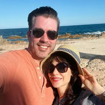 Дешанель и Скотт